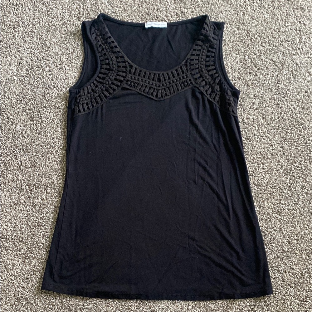 Detailed Black Sleeveless Top